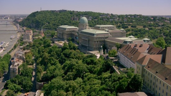 Se masse klipp fra Budapest i Strike Back